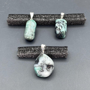 Emerald Mini Tumbled Silver Bail Pendant