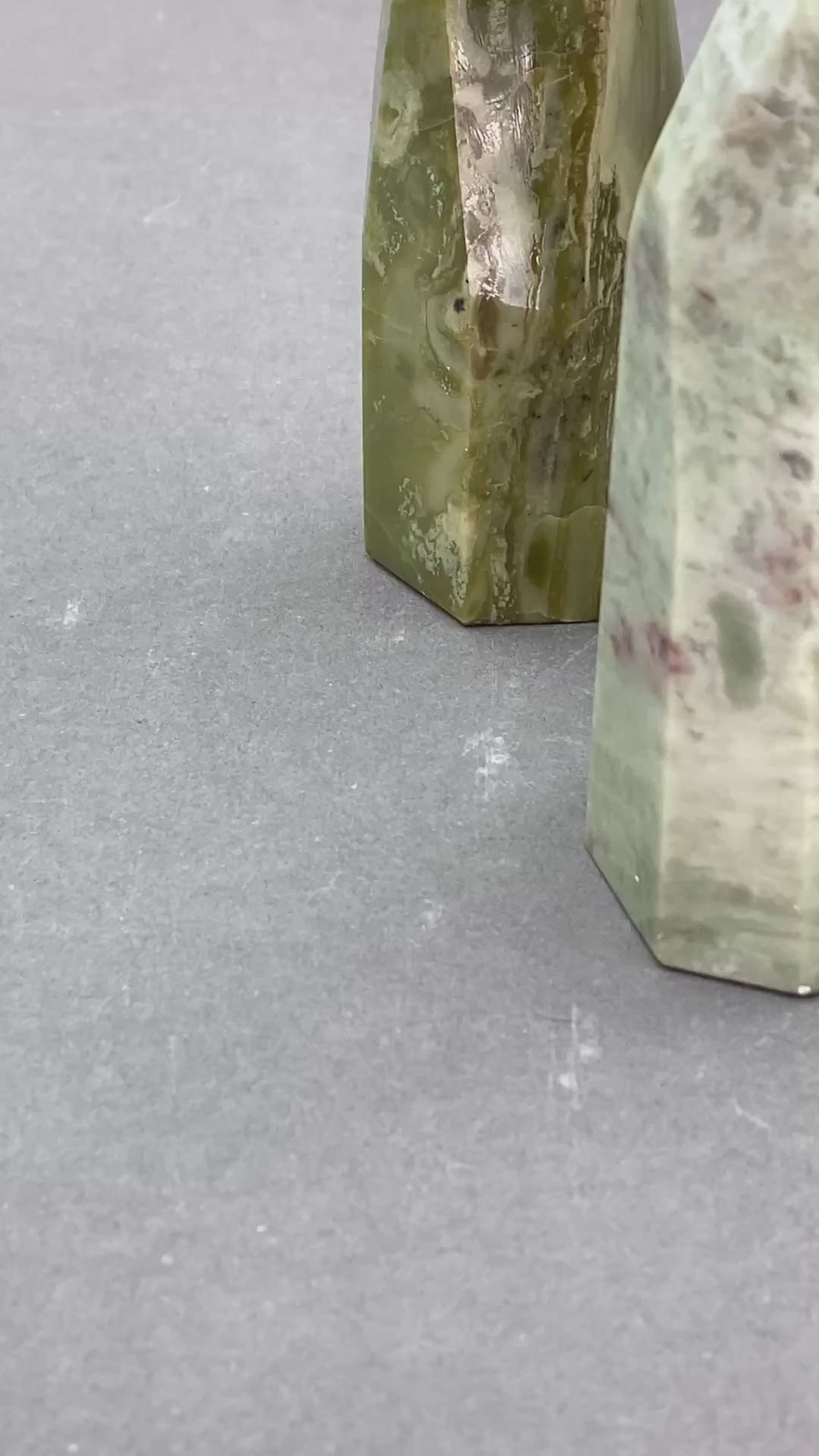 Green Serpentine Polished Icicle Standing Tower