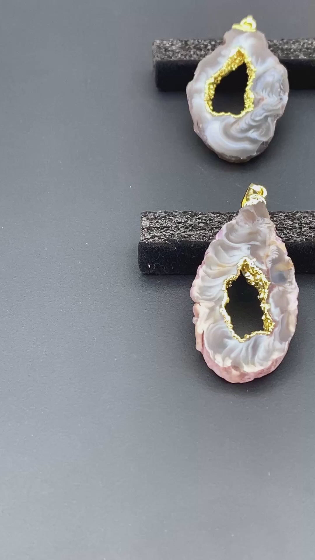 Oco Geode Slice Inner Gold Pendant