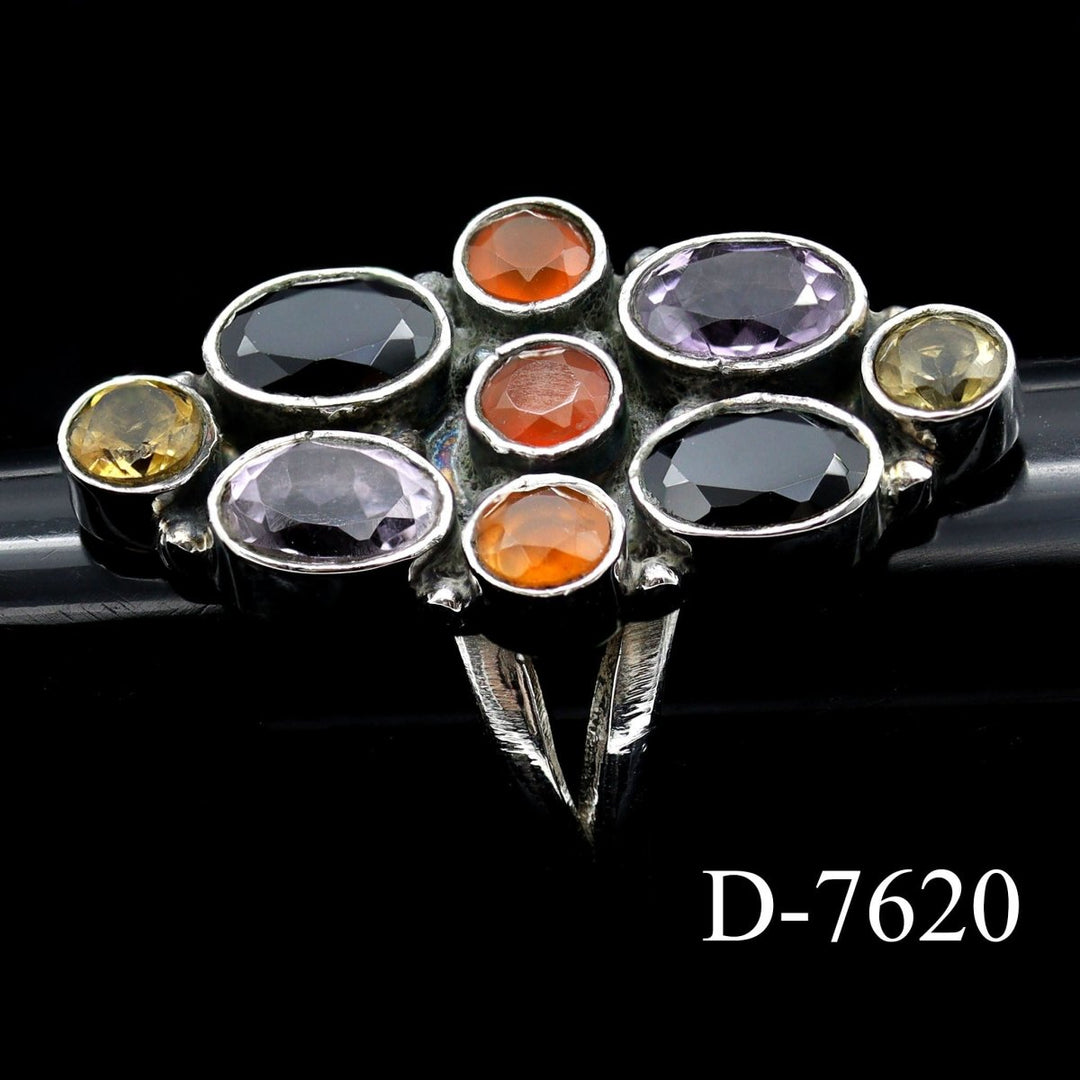 D-7620 - Multistone Sterling Silver Ring / SIZE 7