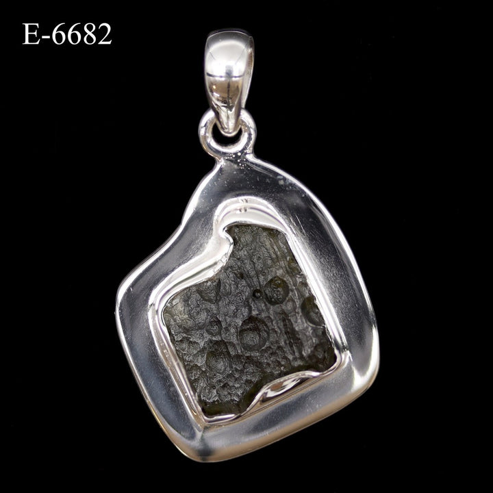 E - 6682 Moldavite 925 Sterling Silver PendantCrystal River Gems